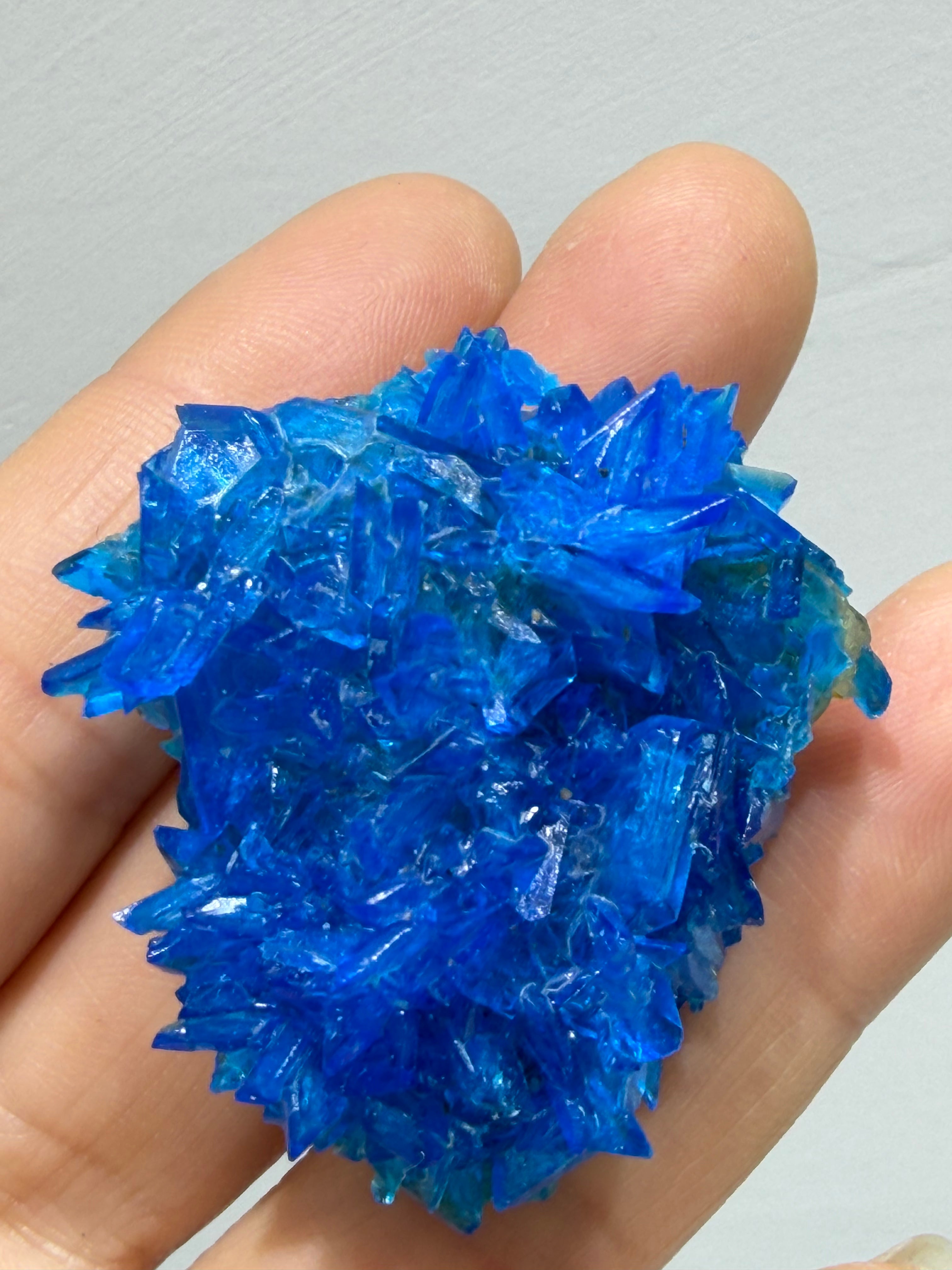 Colgante / Anillo de Cuarzo Azul – Cristal Sintético en Forma de Drusa, Diseño Único