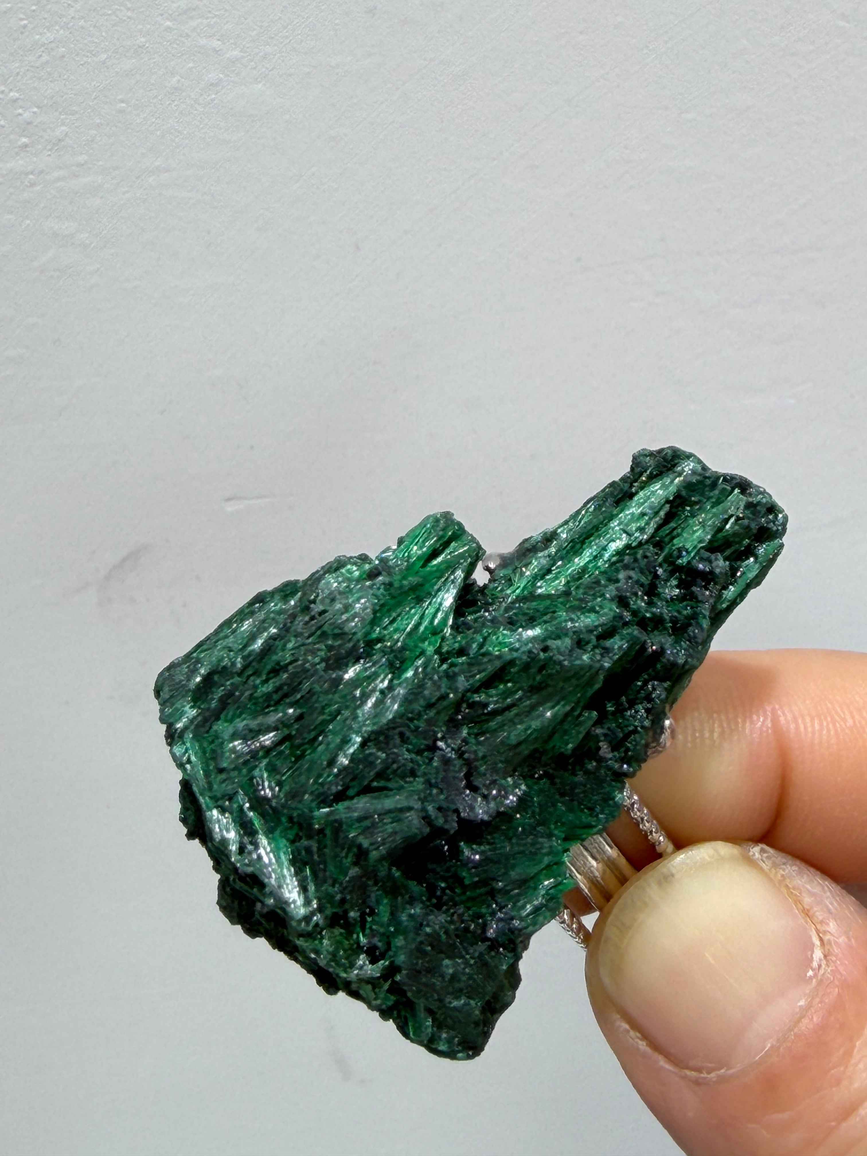 Malaquita - Anillo de Piedra Natural Única en Cobre Chapado en Plata – Diseño Artesanal Exclusivo