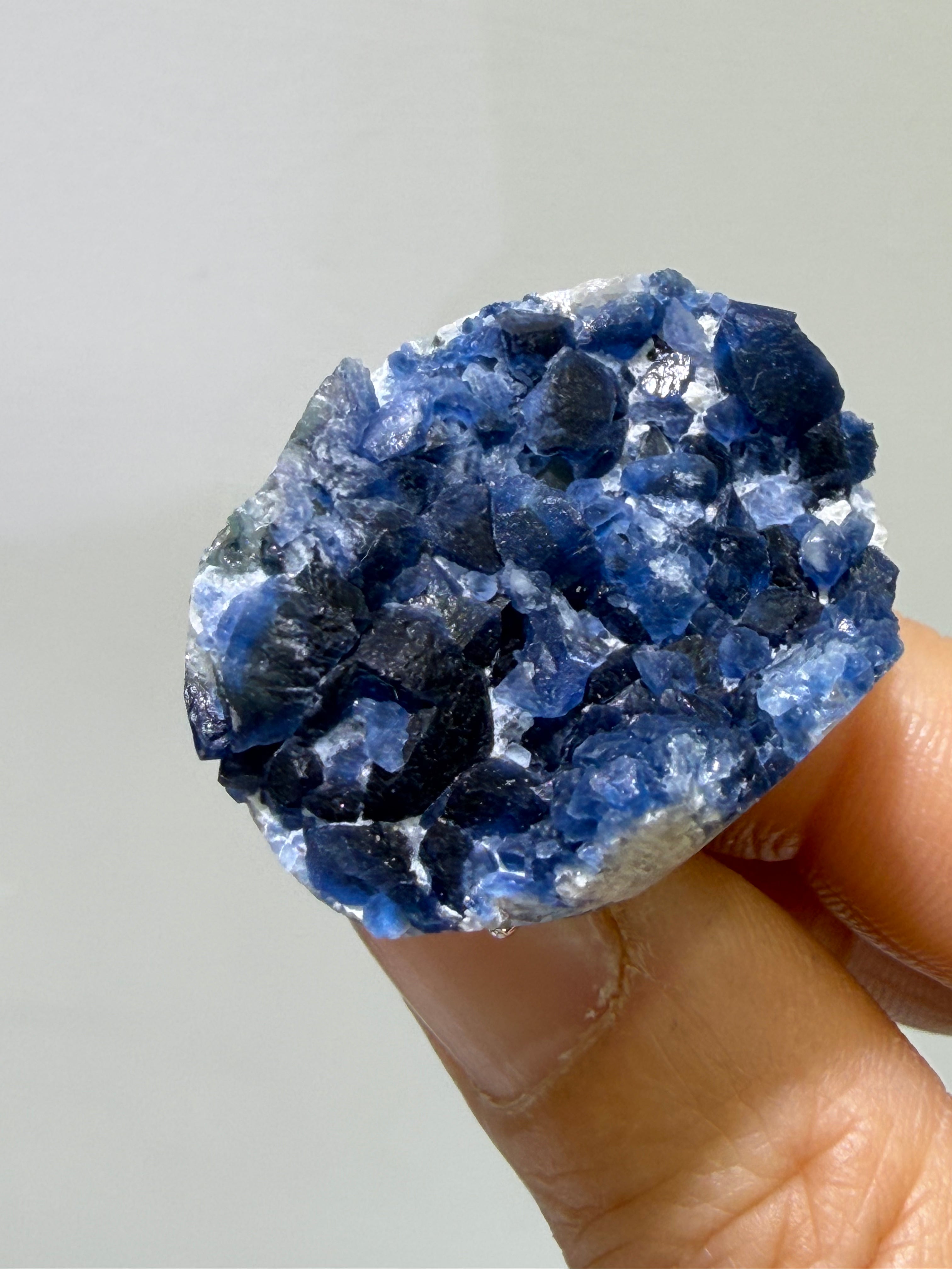 Fluorita de Arándano - Anillo de Piedra Natural Única en Cobre Chapado en Plata – Diseño Artesanal Exclusivo