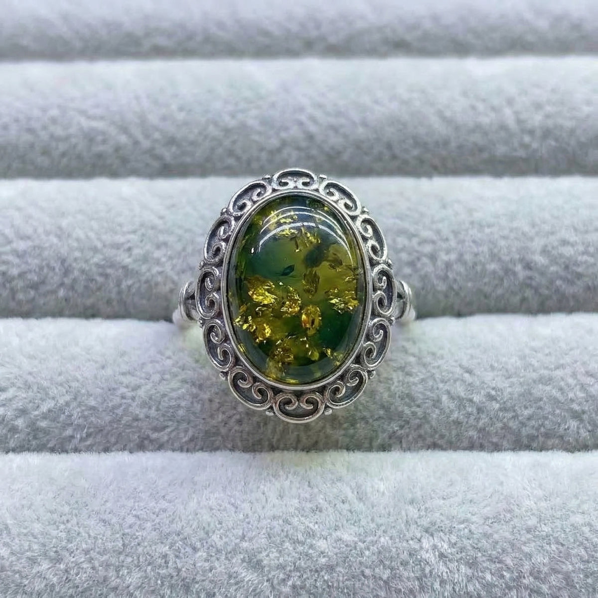 Anillo de Ámbar Negro Natural en Plata – Textura Única y Elegancia Misteriosa