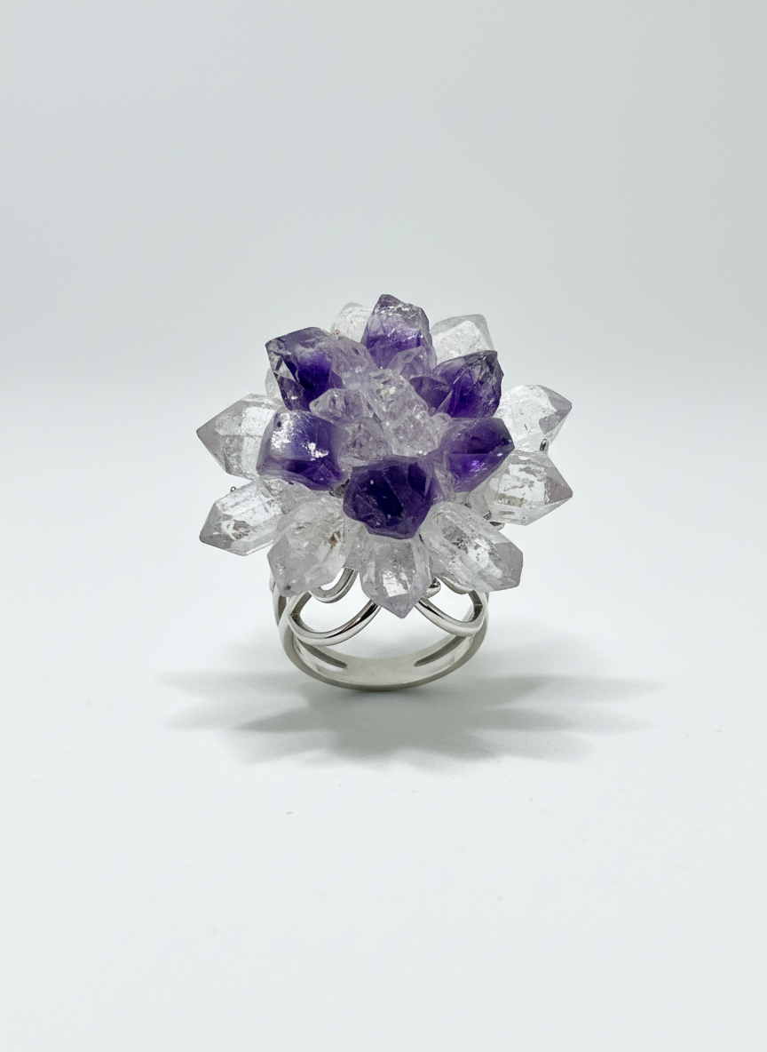 Anillo Artesanal de Flor de Cristal Natural en Cobre Chapado en Plata – Diseño Único e Irrepetible